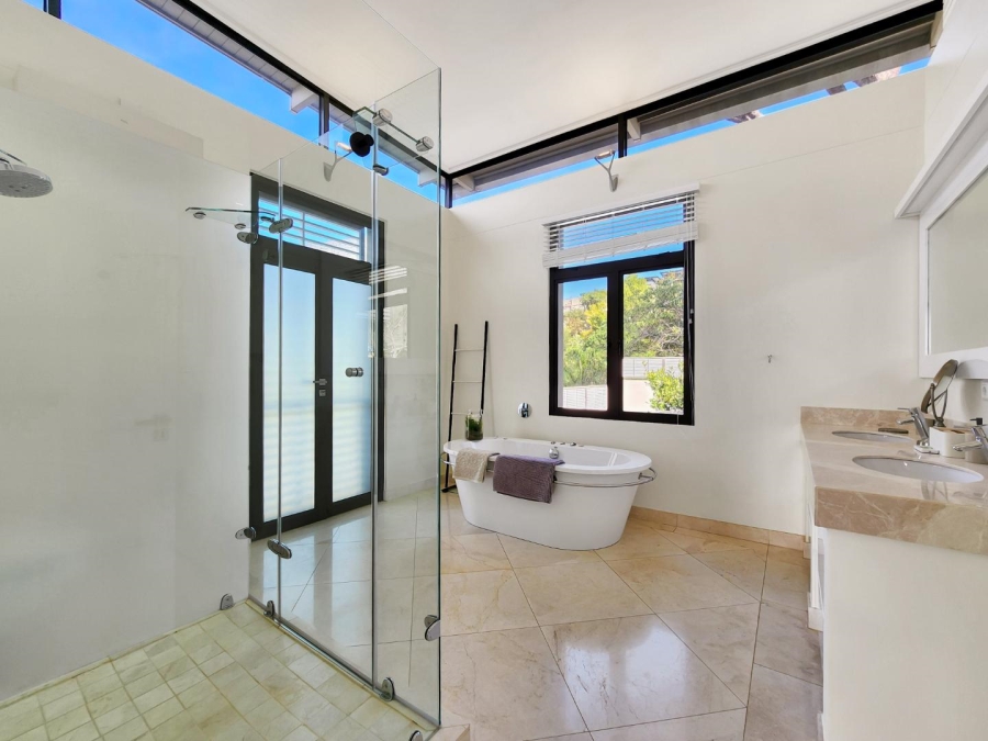 To Let 4 Bedroom Property for Rent in Tamboerskloof Western Cape